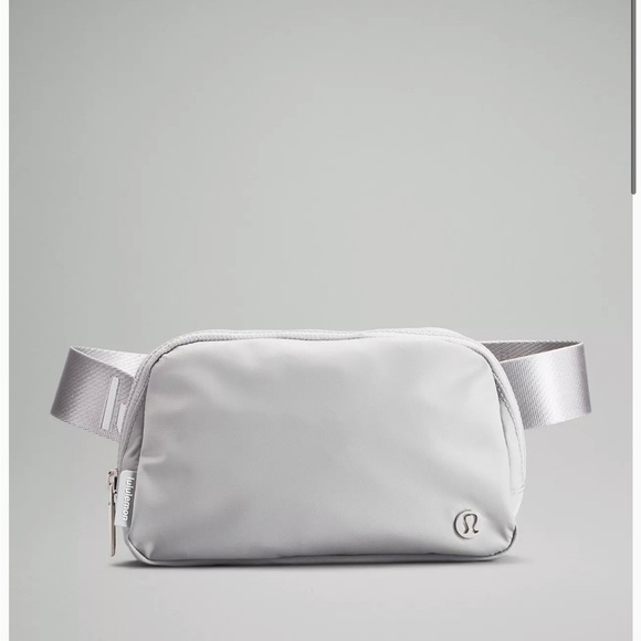 BNWT Lululemon Everywhere Belt Bag - Silverdrop with White logo on strap - Picture 3 of 5
